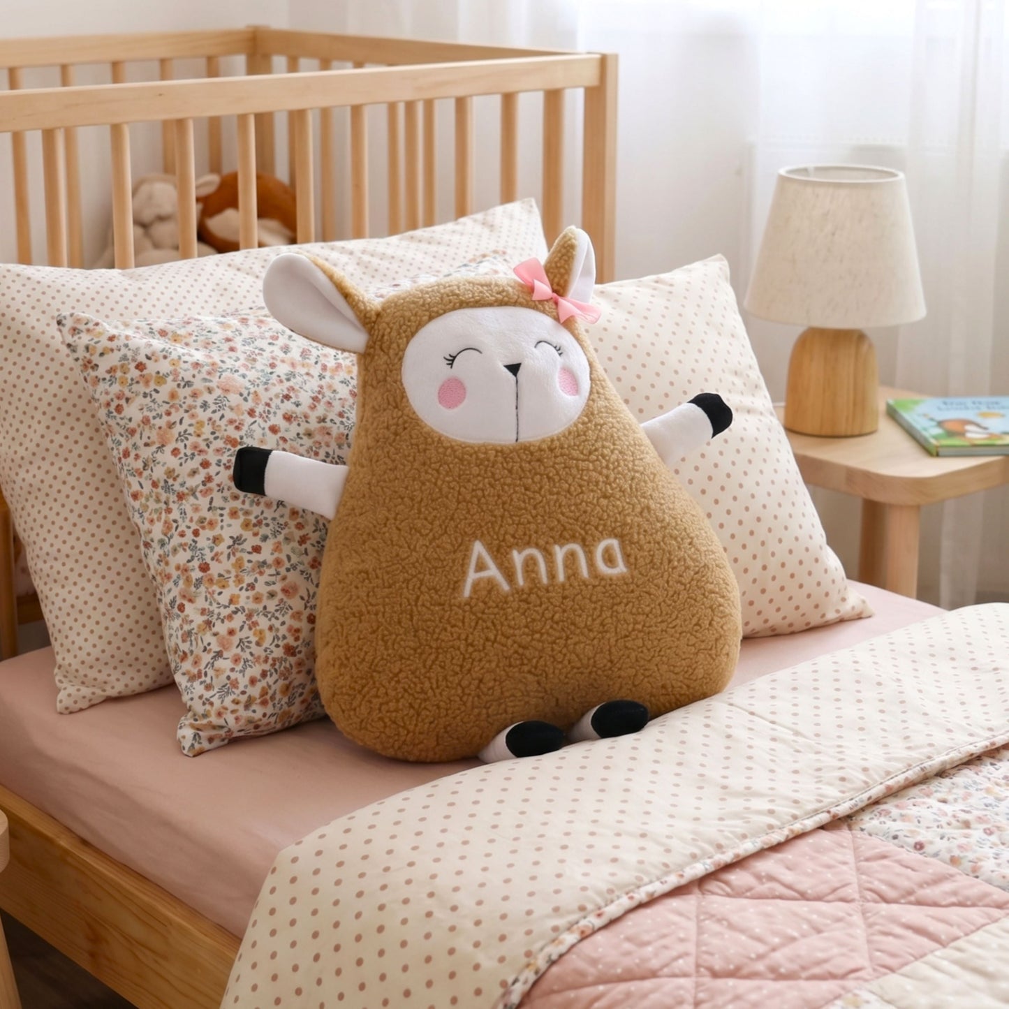 Children's room with a brown plush toy named 'Anna' on a bed.